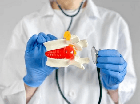 درجات الانزلاق الغضروفي ومتى يحتاج للتدخل السريع